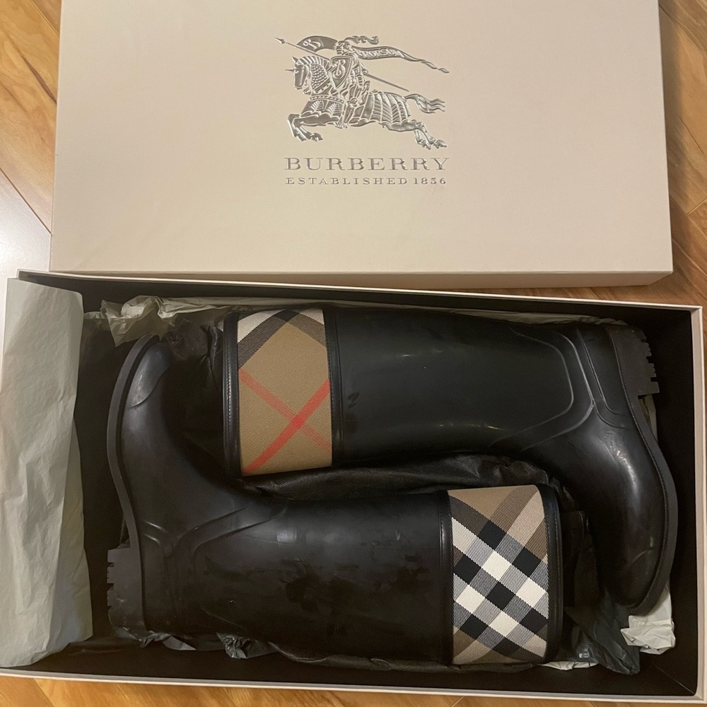 Burberry rain boots:)